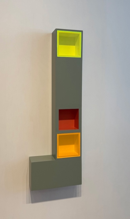 Points of View, 30, akrylmaling og akrylglas på træ, 96 x 32 x 10,5 cm, 2025